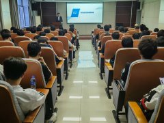 学们夯实专业根本、培育立异能力